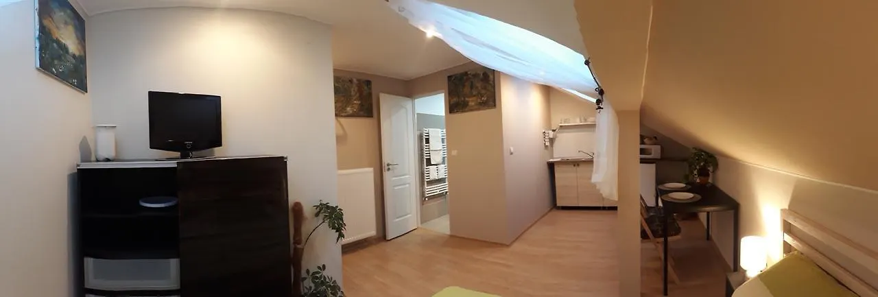 Hédi Vendégház Eger Apartamento